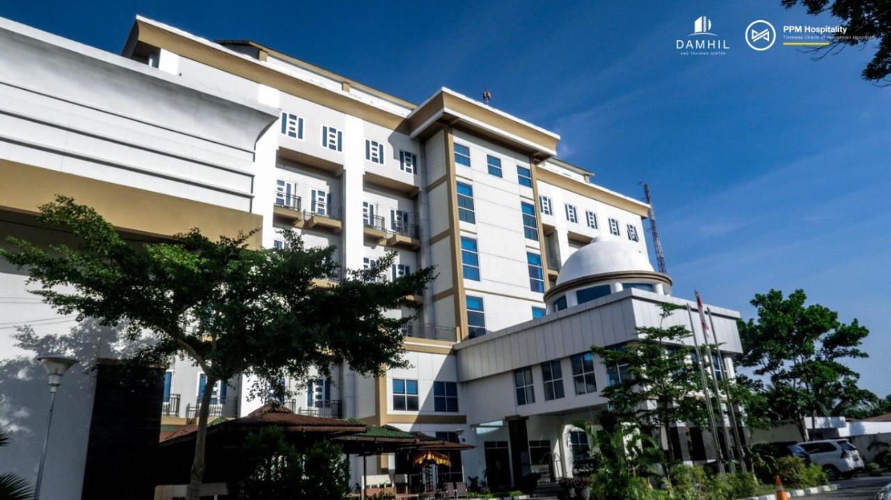 ホテルTraining Centre Damhil Gorontalo エクステリア 写真